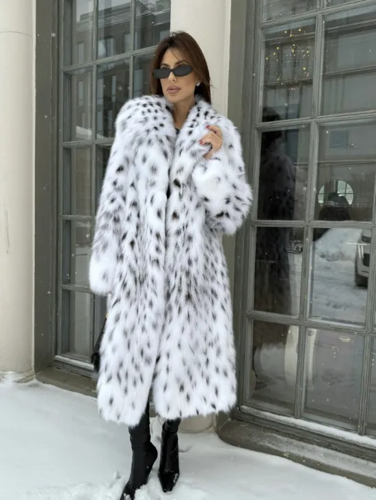 Шуба из меха кристальной лисы под рысь - английский воротник