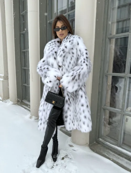 Шуба из меха кристальной лисы под рысь - английский воротник