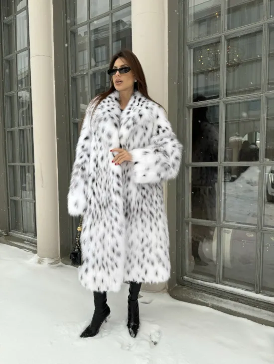 Шуба из меха кристальной лисы под рысь - английский воротник