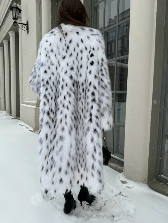 Шуба из меха кристальной лисы под рысь - английский воротник