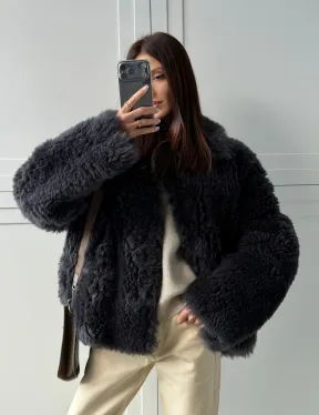 Короткая шуба - дубленка из натуральной овчины,  воротник апаш