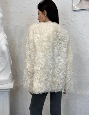 Жакет женский из натуральной овчины с круглым вырезом и накладными карманами