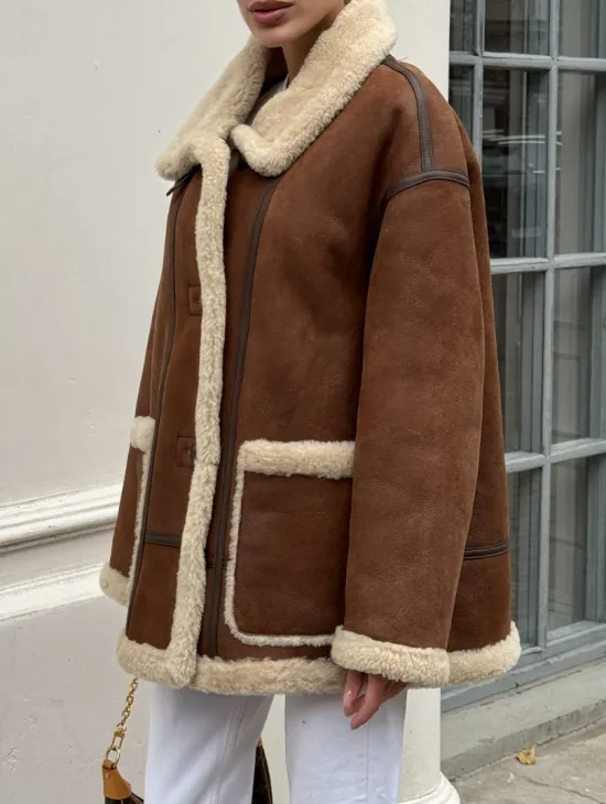 Современная коричневая дубленка из меха кёрли «Casual style»