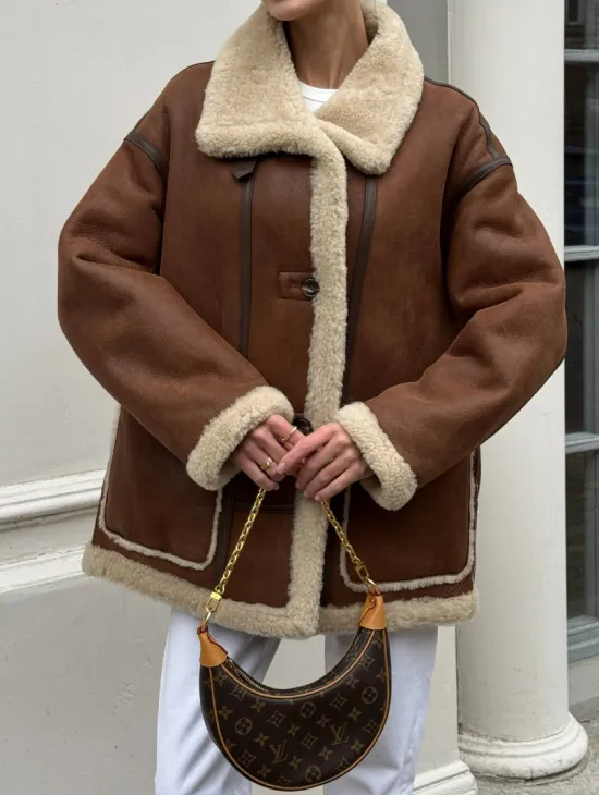 Современная коричневая дубленка из меха кёрли «Casual style»
