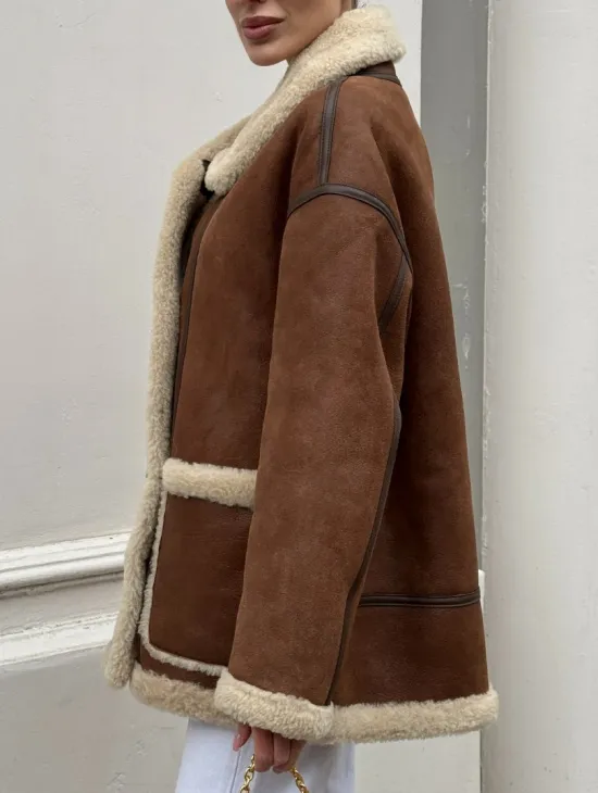 Современная коричневая дубленка из меха кёрли «Casual style»