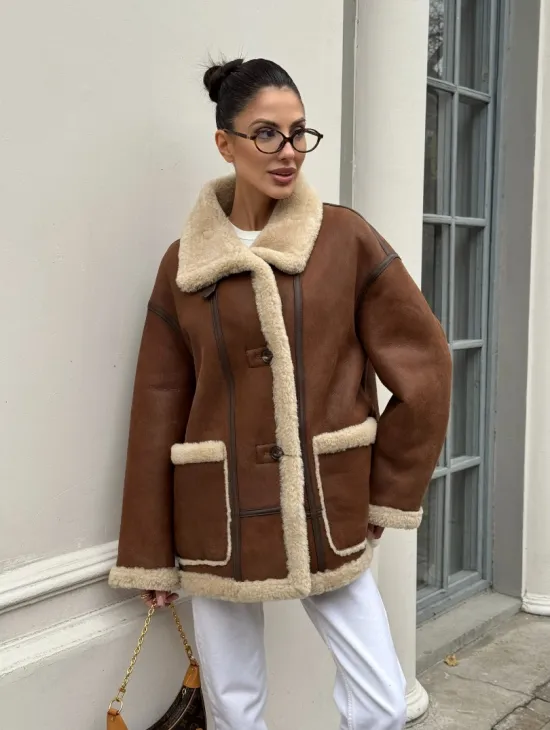 Современная коричневая дубленка из меха кёрли «Casual style»