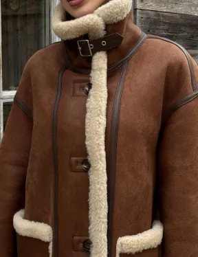 Современная коричневая дубленка из меха кёрли «Casual style»