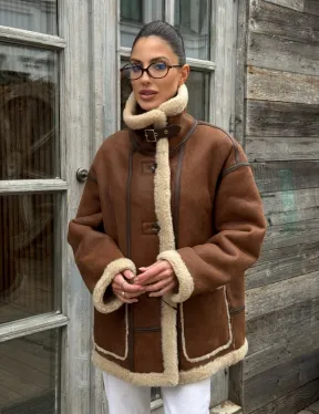 Современная коричневая дубленка из меха кёрли «Casual style»