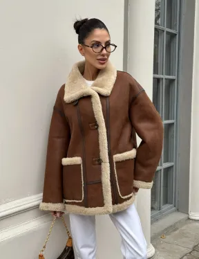 Современная коричневая дубленка из меха кёрли «Casual style»