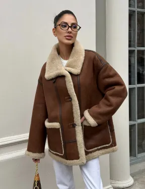 Современная коричневая дубленка из меха кёрли «Casual style»