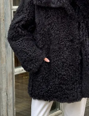 Стильный полушубок из натурального меха тиградо с большим отложным воротником - цвет графит