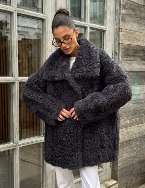 Стильный полушубок из натурального меха тиградо с большим отложным воротником - цвет графит