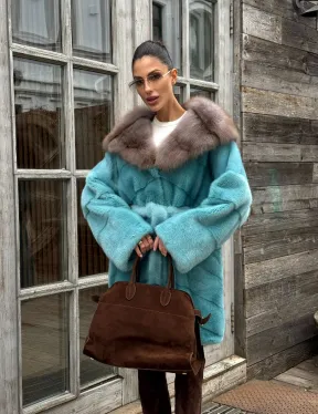 Шуба из аукционной норки средней длины с капюшоном из куницы