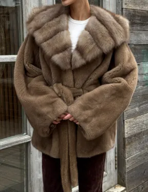 Шуба Luxury Fashion из плюшевой норки VELVET с капюшоном из меха куницы