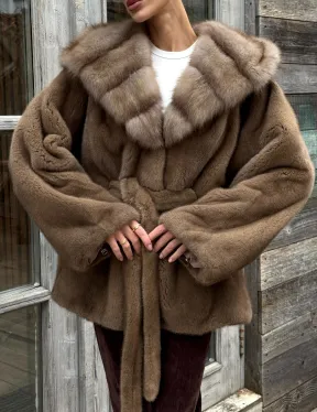 Шуба Luxury Fashion из плюшевой норки VELVET с капюшоном из меха куницы