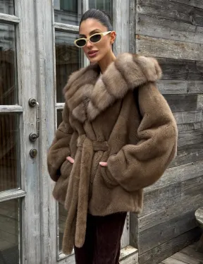 Шуба Luxury Fashion из плюшевой норки VELVET с капюшоном из меха куницы