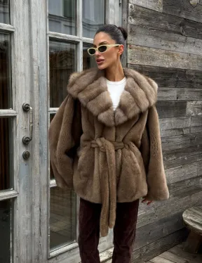 Шуба Luxury Fashion из плюшевой норки VELVET с капюшоном из меха куницы