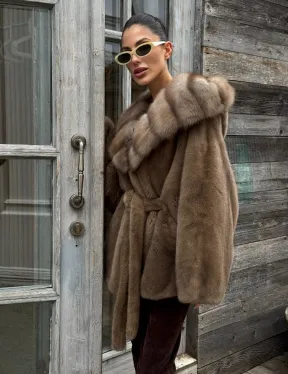 Шуба Luxury Fashion из плюшевой норки VELVET с капюшоном из меха куницы