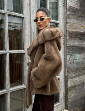 Шуба Luxury Fashion из плюшевой норки VELVET с капюшоном из меха куницы