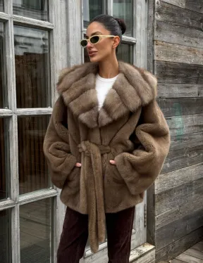 Шуба Luxury Fashion из плюшевой норки VELVET с капюшоном из меха куницы