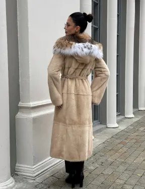 Классическая шуба из меха норки Champagne с капюшоном из рыси