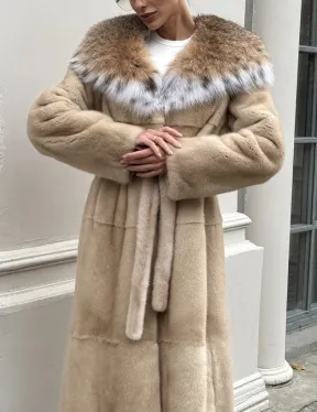 Классическая шуба из меха норки Champagne с капюшоном из рыси
