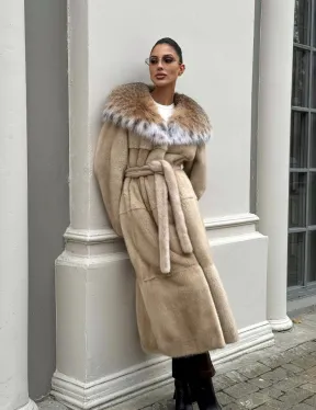 Классическая шуба из меха норки Champagne с капюшоном из рыси