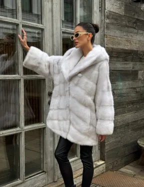 Светлый полушубок автоледи из меха норки с капюшоном