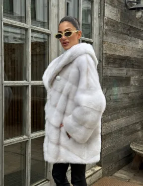 Светлый полушубок автоледи из меха норки с капюшоном