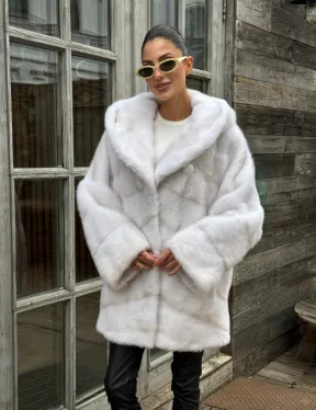 Светлый полушубок автоледи из меха норки с капюшоном