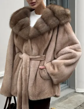 Шуба - пончо под пояс из плюшевой норки с капюшоном из меха куницы