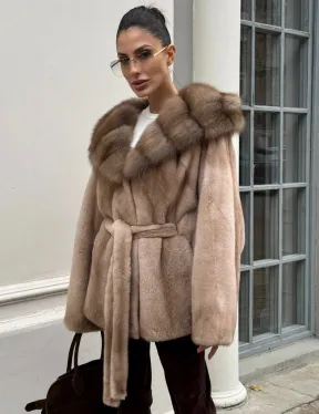 Шуба - пончо под пояс из плюшевой норки с капюшоном из меха куницы