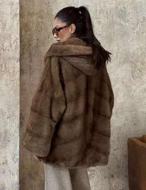 Укороченная норковая шуба с капюшоном из норки