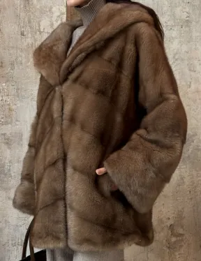 Укороченная норковая шуба с капюшоном из норки