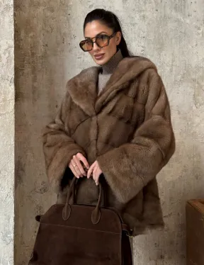 Укороченная норковая шуба с капюшоном из норки