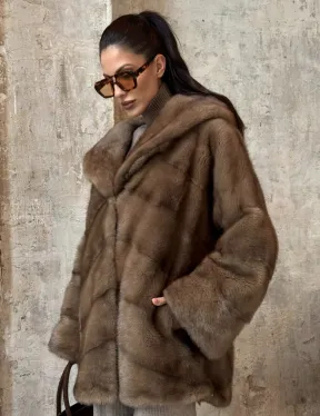 Укороченная норковая шуба с капюшоном из норки