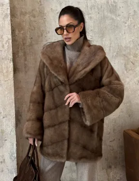 Укороченная норковая шуба с капюшоном из норки