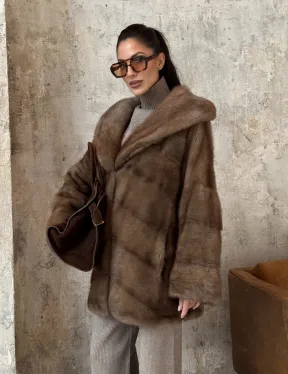 Укороченная норковая шуба с капюшоном из норки