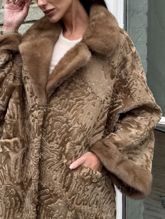 Женская шуба из меха каракуля GOLD кимоно паркет английский воротник