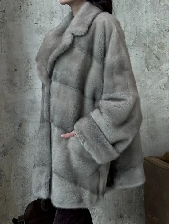 Меховое полупальто из аукционной серо-голубой норки с английским воротником