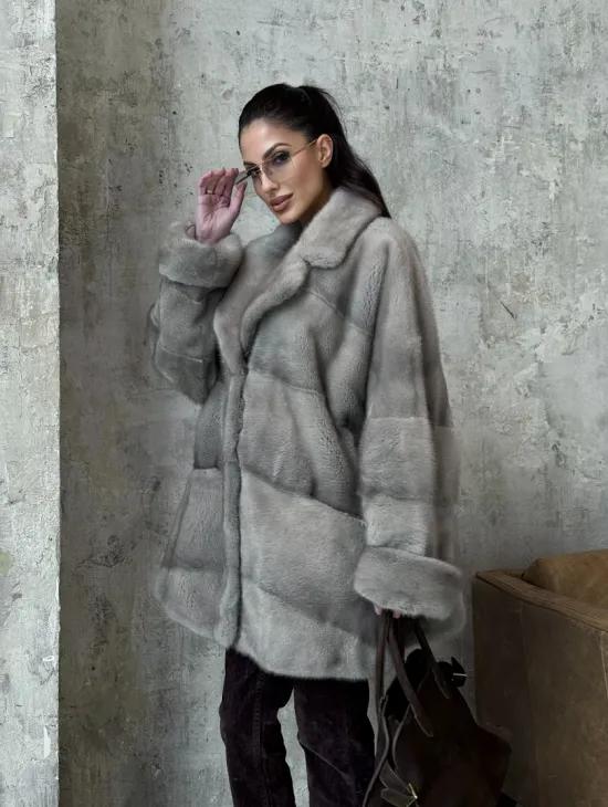 Меховое полупальто из аукционной серо-голубой норки с английским воротником