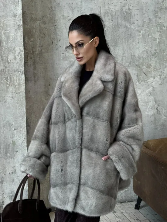 Меховое полупальто из аукционной серо-голубой норки с английским воротником