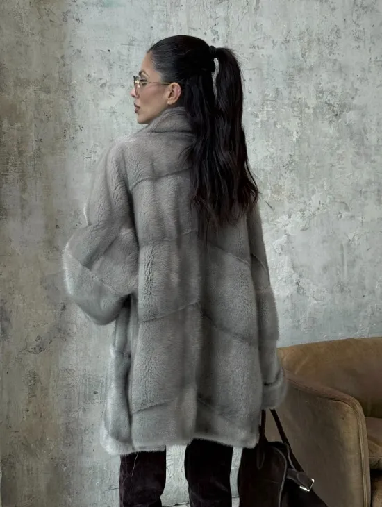 Меховое полупальто из аукционной серо-голубой норки с английским воротником