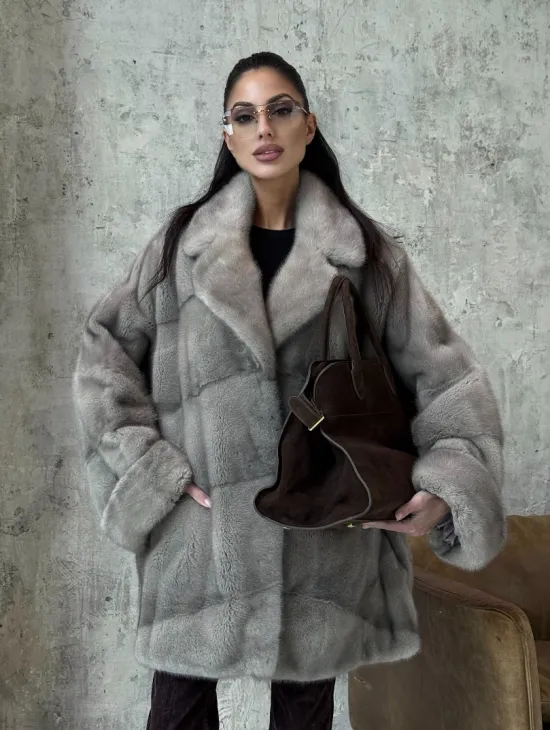 Меховое полупальто из аукционной серо-голубой норки с английским воротником