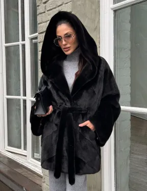 Шуба из канадской норки с капюшоном кобра, фасон летучая мышь