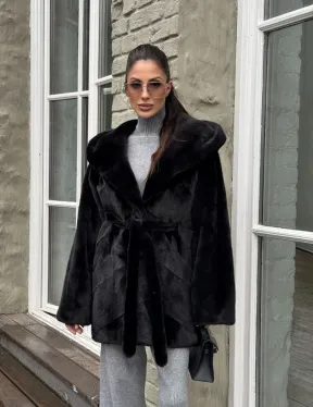 Шуба из канадской норки с капюшоном кобра, фасон летучая мышь