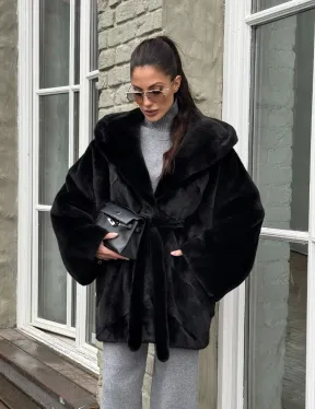 Шуба из канадской норки с капюшоном кобра, фасон летучая мышь