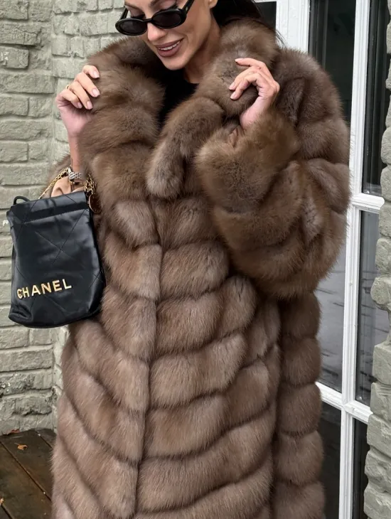 Длинная шуба из меха куницы