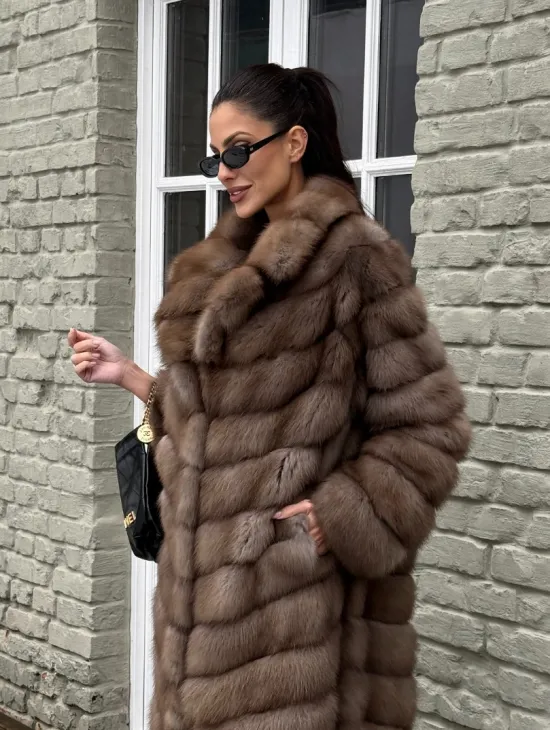 Длинная шуба из меха куницы