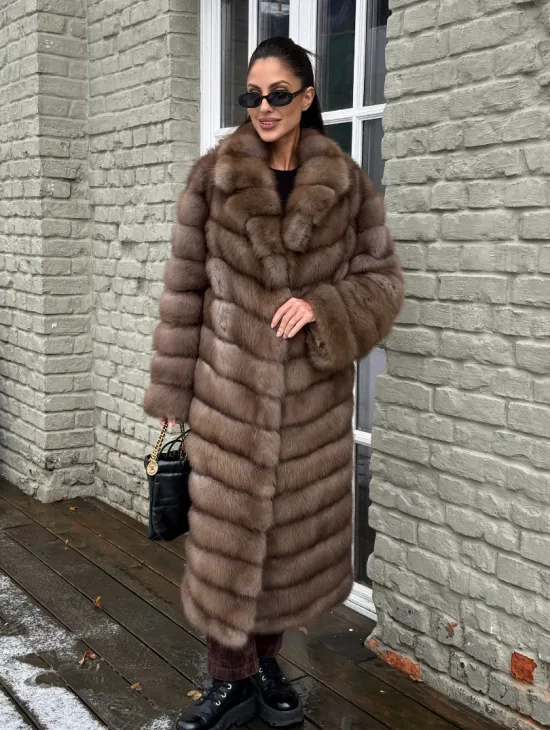 Длинная шуба из меха куницы